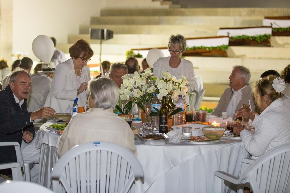 White Night / Branco ao Jantar White Night / Branco ao Jantar