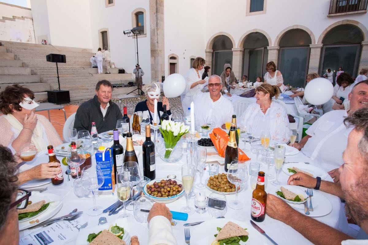 White Night / Branco ao Jantar White Night / Branco ao Jantar