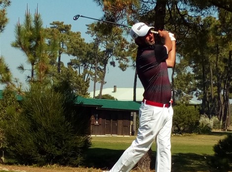 Tiago Cruz na frente Tomás Silva persegue