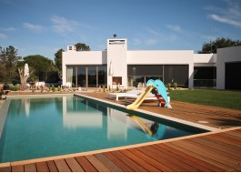 White house with aluminum windows, pool, water slide, lawn and wooden floors